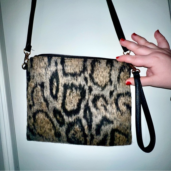 Leopard Crossbody Handbag with Tassel - Picture 4 of 4